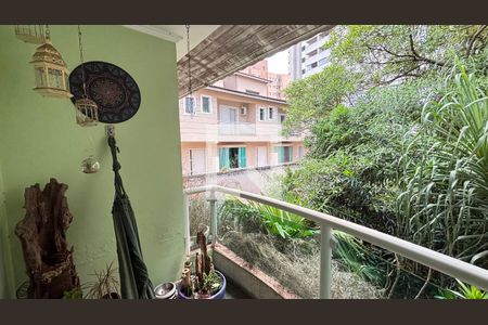 Casa à venda com 450m², 4 quartos e 3 vagas Casa à venda com 450m², 4 quartos e 3 vagasVaranda da Suíte 1