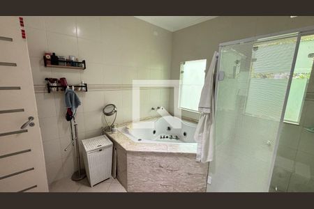 Casa à venda com 450m², 4 quartos e 3 vagas Casa à venda com 450m², 4 quartos e 3 vagasBanheiro da Suíte 1