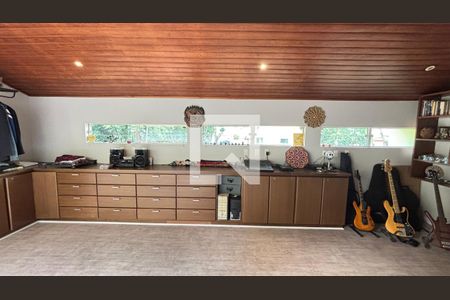 Casa à venda com 450m², 4 quartos e 3 vagas Casa à venda com 450m², 4 quartos e 3 vagasSótão - Estudio