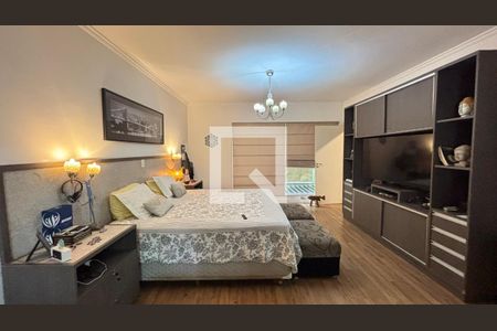 Casa à venda com 450m², 4 quartos e 3 vagas Casa à venda com 450m², 4 quartos e 3 vagasSuite 1