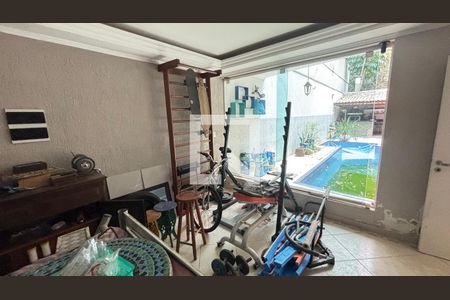 Casa à venda com 450m², 4 quartos e 3 vagas Casa à venda com 450m², 4 quartos e 3 vagasQuarto da Piscina