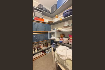 Casa à venda com 450m², 4 quartos e 3 vagas Casa à venda com 450m², 4 quartos e 3 vagasDespensa da Cozinha