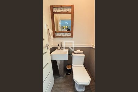 Casa à venda com 450m², 4 quartos e 3 vagas Casa à venda com 450m², 4 quartos e 3 vagasLavabo