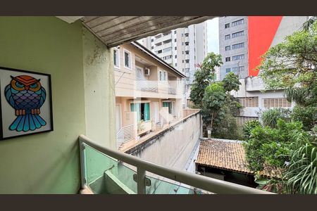 Casa à venda com 450m², 4 quartos e 3 vagas Casa à venda com 450m², 4 quartos e 3 vagasVaranda da Suíte 1