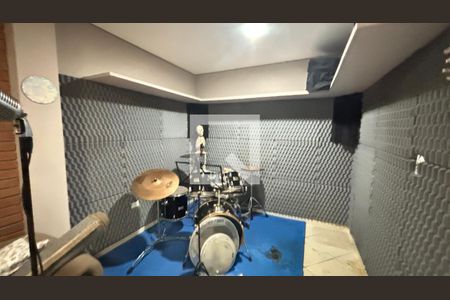 Casa à venda com 450m², 4 quartos e 3 vagas Casa à venda com 450m², 4 quartos e 3 vagasPorão - Estudio