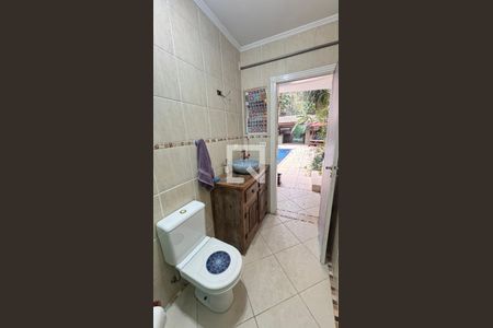 Casa à venda com 450m², 4 quartos e 3 vagas Casa à venda com 450m², 4 quartos e 3 vagasbanheiro da Piscina