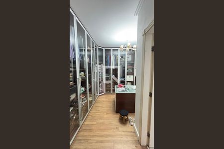 Casa à venda com 450m², 4 quartos e 3 vagas Casa à venda com 450m², 4 quartos e 3 vagasSuite 1 Closet