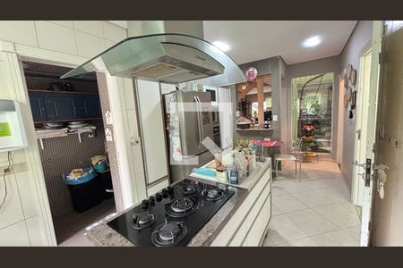 Casa à venda com 450m², 4 quartos e 3 vagas Casa à venda com 450m², 4 quartos e 3 vagasCozinha