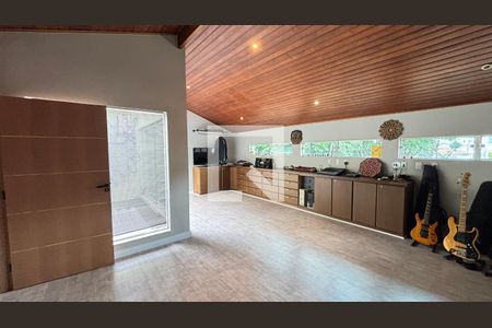 Casa à venda com 450m², 4 quartos e 3 vagas Casa à venda com 450m², 4 quartos e 3 vagasSótão - Estudio