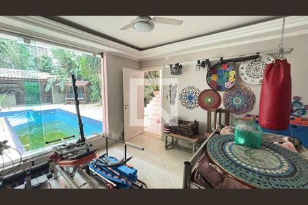 Casa à venda com 450m², 4 quartos e 3 vagas Casa à venda com 450m², 4 quartos e 3 vagasQuarto da Piscina