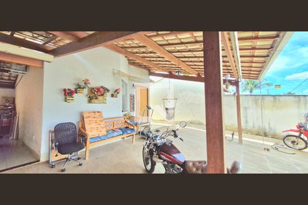 Casa à venda com 101m², 3 quartos e 2 vagas Casa à venda com 101m², 3 quartos e 2 vagasVaranda de frente