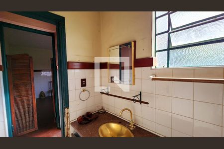 Casa à venda com 350m², 4 quartos e 1 vaga Casa à venda com 350m², 4 quartos e 1 vagaEdícula Banheiro
