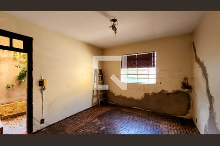 Casa à venda com 350m², 4 quartos e 1 vaga Casa à venda com 350m², 4 quartos e 1 vagaEdícula Sala