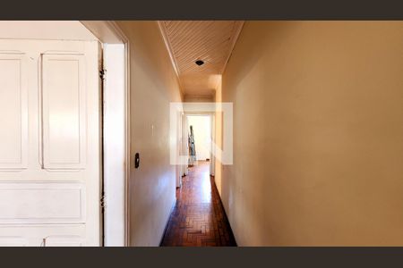 Casa à venda com 350m², 4 quartos e 1 vaga Casa à venda com 350m², 4 quartos e 1 vagaCorredor