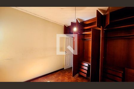 Casa à venda com 350m², 4 quartos e 1 vaga Casa à venda com 350m², 4 quartos e 1 vagaQuarto Suíte