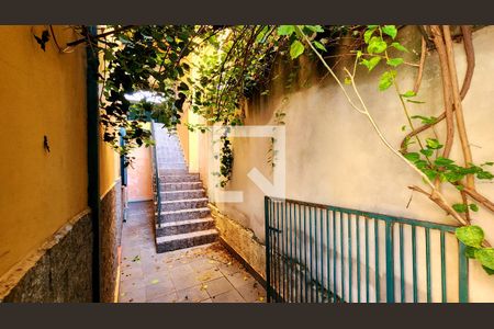 Casa à venda com 350m², 4 quartos e 1 vaga Casa à venda com 350m², 4 quartos e 1 vagaQuintal