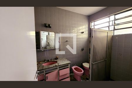 Casa à venda com 350m², 4 quartos e 1 vaga Casa à venda com 350m², 4 quartos e 1 vagaBanheiro