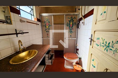 Casa à venda com 350m², 4 quartos e 1 vaga Casa à venda com 350m², 4 quartos e 1 vagaEdícula Banheiro