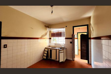 Casa à venda com 350m², 4 quartos e 1 vaga Casa à venda com 350m², 4 quartos e 1 vagaEdícula Cozinha
