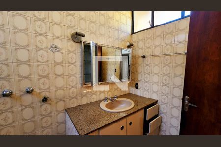 Casa à venda com 350m², 4 quartos e 1 vaga Casa à venda com 350m², 4 quartos e 1 vagaBanheiro da Suíte