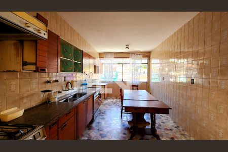 Casa à venda com 350m², 4 quartos e 1 vaga Casa à venda com 350m², 4 quartos e 1 vagaCozinha