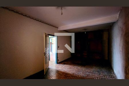 Casa à venda com 350m², 4 quartos e 1 vaga Casa à venda com 350m², 4 quartos e 1 vagaEdícula Quarto