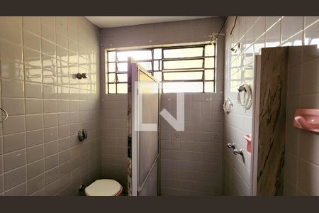 Casa à venda com 350m², 4 quartos e 1 vaga Casa à venda com 350m², 4 quartos e 1 vagaBanheiro
