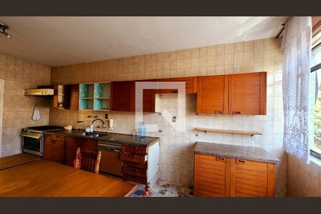 Casa à venda com 350m², 4 quartos e 1 vaga Casa à venda com 350m², 4 quartos e 1 vagaCozinha