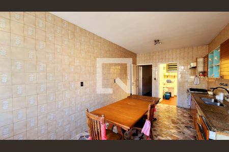 Casa à venda com 350m², 4 quartos e 1 vaga Casa à venda com 350m², 4 quartos e 1 vagaCozinha