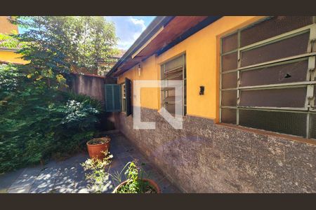 Casa à venda com 350m², 4 quartos e 1 vaga Casa à venda com 350m², 4 quartos e 1 vagaQuintal