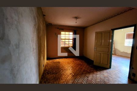 Casa à venda com 350m², 4 quartos e 1 vaga Casa à venda com 350m², 4 quartos e 1 vagaEdícula Quarto
