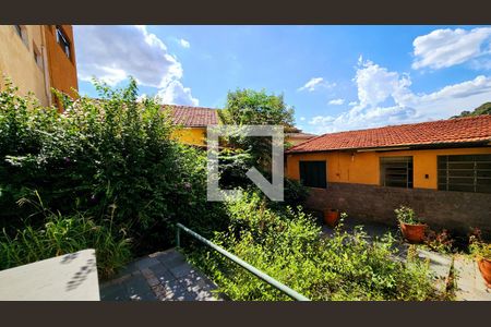 Casa à venda com 350m², 4 quartos e 1 vaga Casa à venda com 350m², 4 quartos e 1 vagaQuintal