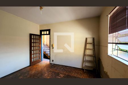 Casa à venda com 350m², 4 quartos e 1 vaga Casa à venda com 350m², 4 quartos e 1 vagaEdícula Sala