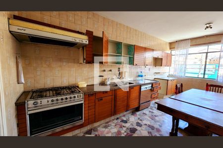 Casa à venda com 350m², 4 quartos e 1 vaga Casa à venda com 350m², 4 quartos e 1 vagaCozinha