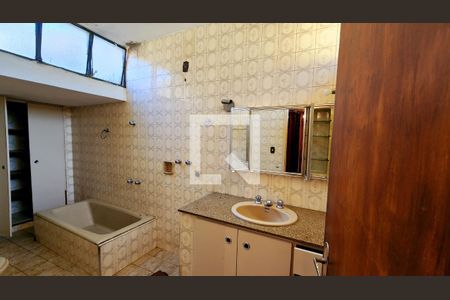 Casa à venda com 350m², 4 quartos e 1 vaga Casa à venda com 350m², 4 quartos e 1 vagaBanheiro da Suíte