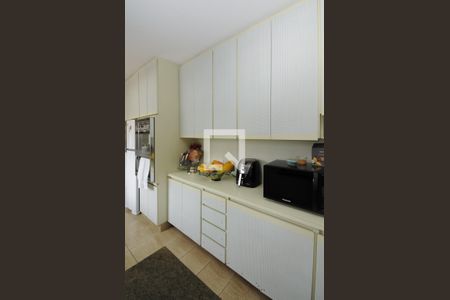 Apartamento à venda com 278m², 3 quartos e 3 vagas Apartamento à venda com 278m², 3 quartos e 3 vagasCozinha - Armários