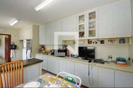 Apartamento à venda com 278m², 3 quartos e 3 vagas Apartamento à venda com 278m², 3 quartos e 3 vagasCozinha - Armários