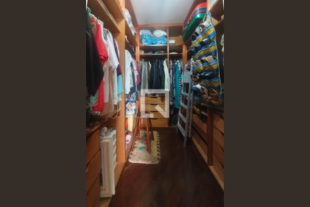 Apartamento à venda com 278m², 3 quartos e 3 vagas Apartamento à venda com 278m², 3 quartos e 3 vagasSuíte 2 - CLOSET