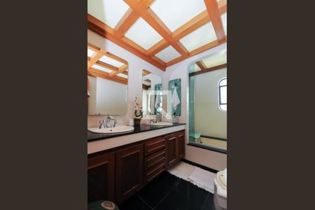 Apartamento à venda com 278m², 3 quartos e 3 vagas Apartamento à venda com 278m², 3 quartos e 3 vagasBanheiro da Suíte 2