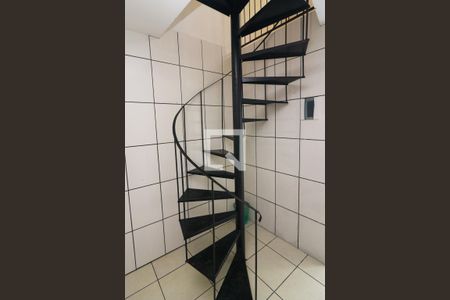 Escada de apartamento à venda com 1 quarto, 50m² em Teresópolis, Porto Alegre