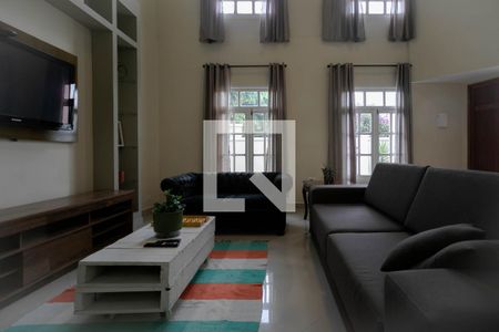 Sala de casa para alugar com 4 quartos, 350m² em Jardim Nathalie, Mogi das Cruzes