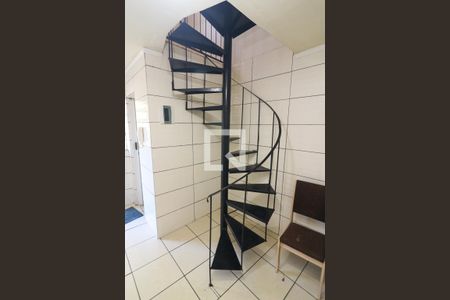 Escada de apartamento à venda com 1 quarto, 50m² em Teresópolis, Porto Alegre