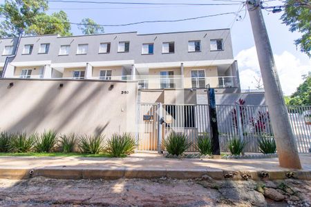 Casa de condomínio para alugar com 100m², 3 quartos e 2 vagas Casa de condomínio para alugar com 100m², 3 quartos e 2 vagasFachada do condomínio