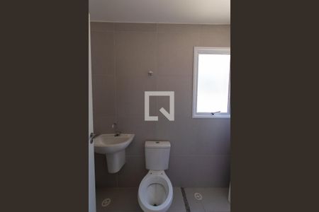 Casa de condomínio para alugar com 100m², 3 quartos e 2 vagas Casa de condomínio para alugar com 100m², 3 quartos e 2 vagasBanheiro da Suíte