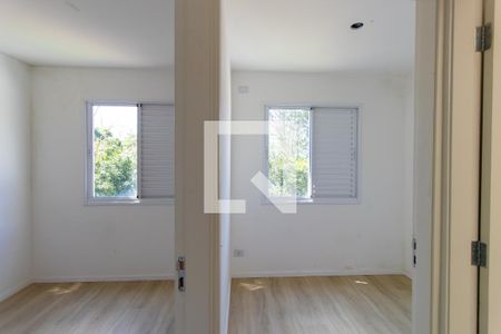 Casa de condomínio para alugar com 100m², 3 quartos e 2 vagas Casa de condomínio para alugar com 100m², 3 quartos e 2 vagasCorredor entre quartos