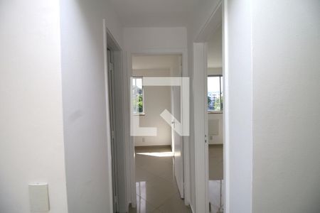 Corredor de apartamento para alugar com 2 quartos, 60m² em Cordovil, Rio de Janeiro