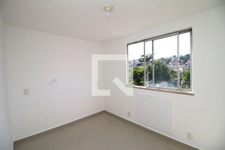 Quarto 2 de apartamento para alugar com 2 quartos, 60m² em Cordovil, Rio de Janeiro