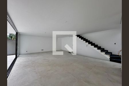 Sala  de casa de condomínio à venda com 4 quartos, 486m² em Jardim Cordeiro, São Paulo