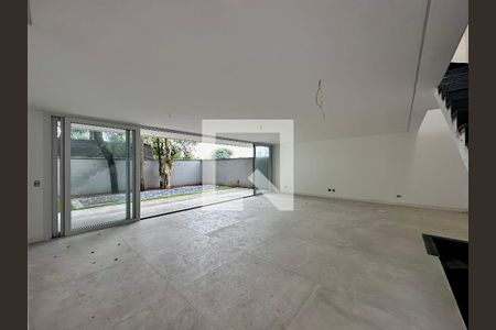 Sala de casa de condomínio à venda com 4 quartos, 531m² em Jardim Cordeiro, São Paulo