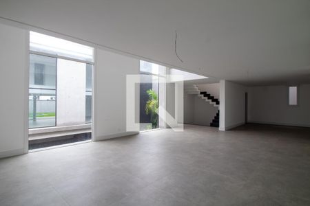 Sala de casa à venda com 4 quartos, 686m² em Jardim Cordeiro, São Paulo